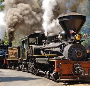steam train at Yosemite Mountain Sugar Pine Railroad