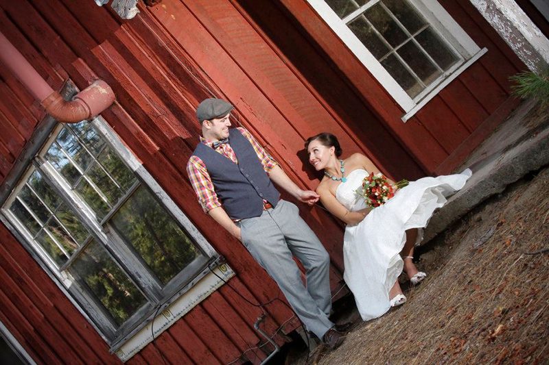 Wedding couple in front of a house