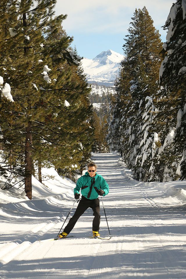 man skate skiing on glacier point road