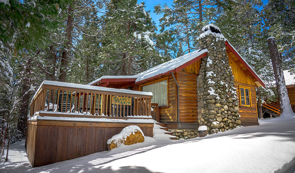 winter Yosemite vacation rental cabin
